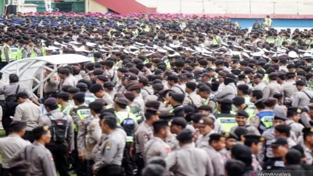 Persebaya Vs Persija, Polisi Kawal Ketat Tim Macan Kemayoran  - GenPI.co