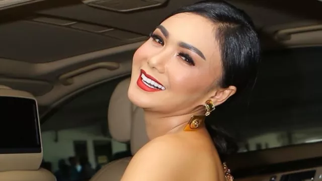 Ini Lho Foto Yuni Shara yang Buat Warganet Nyaris Semaput - GenPI.co Ini Lho Foto Yuni Shara yang Buat Warganet Nyaris Semaput - GenPI.co