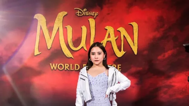 Hebat! Prilly Latuconsina Wawancarai Pemeran Film ‘Mulan’ - GenPI.co
