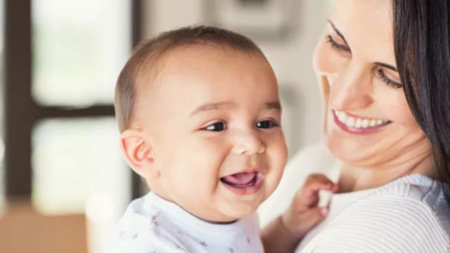 Inspirasi Nama Bayi Perempuan Ningrat, Artinya Cantik Banget - GenPI.co