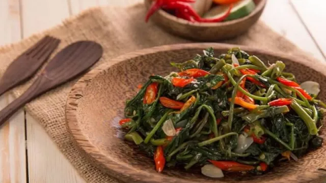 Sayur Favorit Orang Indonesia, Nih Resep Tumis Kangkung!  - GenPI.co