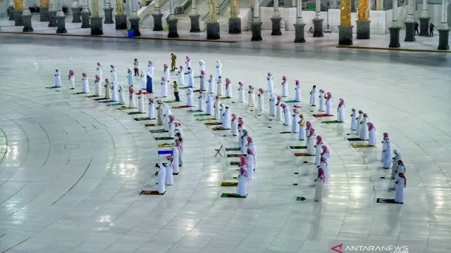 Makkah Masih Terapkan Jam Malam, Ibadah Haji dan Umrah Ditunda - GenPI.co