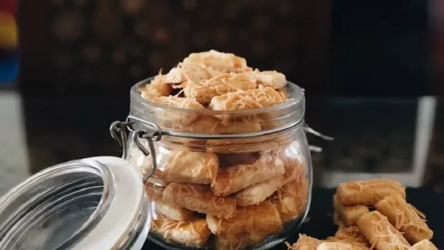 Bikin Kue Kaasstengels Untuk Lebaran, Yuk! - GenPI.co