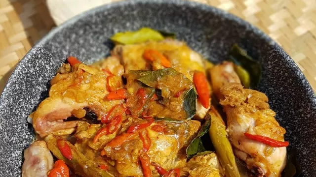 Resep Ayam Lodho, Menu Masakan Lezat Khas Jawa Timur - GenPI.co