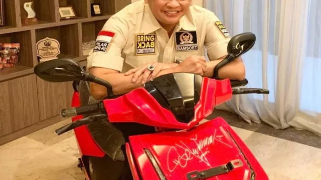 Motor Listrik Milik Presiden Jokowi Dilelang Konser Amal Bimbo - GenPI.co