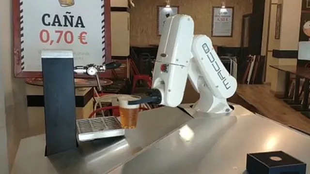 Saat Pandemi Corona, Robot Ini Gantikan Pelayan Bar  - GenPI.co
