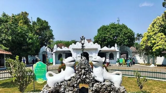5 Pesona Wisata Cirebon, Cocok untuk Wisata Religi dan Ngabuburit - GenPI.co