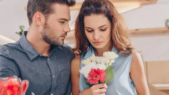 Pria Idaman! 3 Zodiak Ini Peka Banget Terhadap Perasaan Pasangan - GenPI.co Pria Idaman! 3 Zodiak Ini Peka Banget Terhadap Perasaan Pasangan - GenPI.co