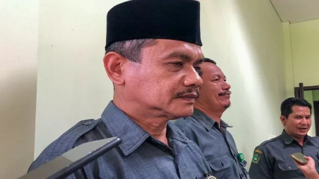 Penghulu di Yogyakarta Pakai APD saat Ijab Kabul Pangantin - GenPI.co