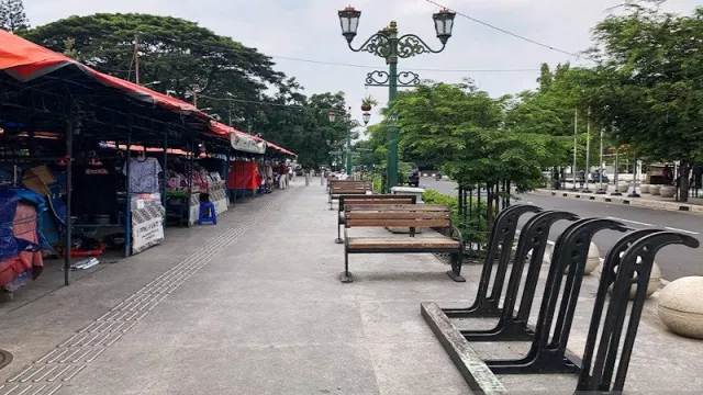 Pedagang di kawasan Malioboro Beralih Jualan Masker - GenPI.co