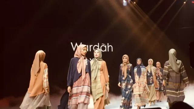 Sambut Ramadan, Tengok 4 Koleksi Gamis Cantik Untuk Bukber - GenPI.co