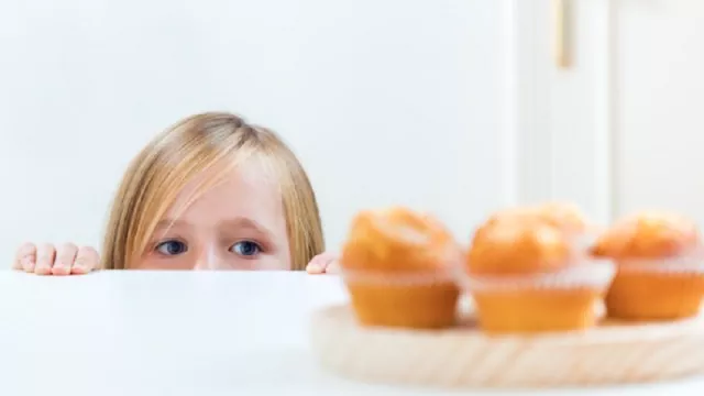 4 Cara Menghilangkan Rasa Lapar Pada Anak Saat Belajar Puasa - GenPI.co