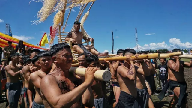 Mitos Perang Sampit Suku Dayak Hingga Kesaktian Panglima Burung - GenPI.co