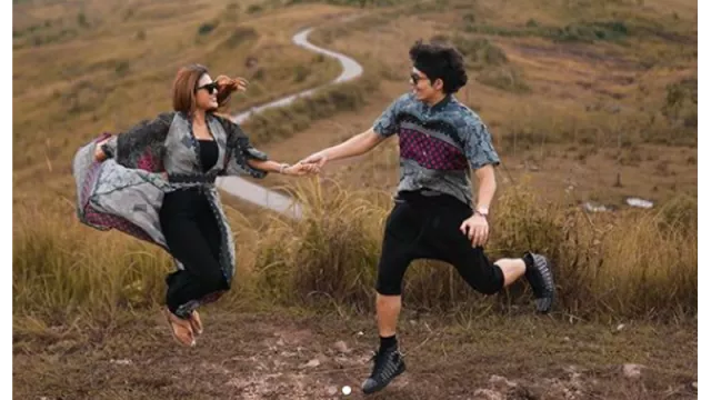 Atta Halilintar dan Aurel Setahun Pacaran, OOTD Curi Perhatian - GenPI.co Atta Halilintar dan Aurel Setahun Pacaran, OOTD Curi Perhatian - GenPI.co