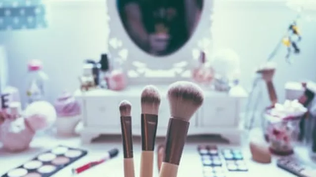 Catat, Bahaya Penggunaan Makeup Berlebihan bagi Wajah - GenPI.co Catat, Bahaya Penggunaan Makeup Berlebihan bagi Wajah - GenPI.co