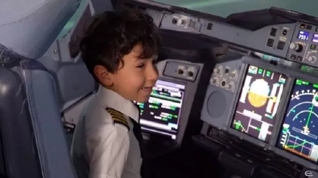 Adam Mohammed Amer, Bocah 6 Tahun Berhasil Menerbangkan Pesawat - GenPI.co