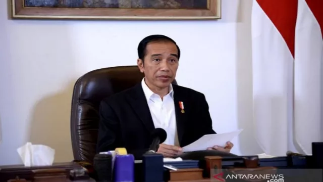Duh, Kepercayaan Publik Terhadap Jokowi Anjlok - GenPI.co