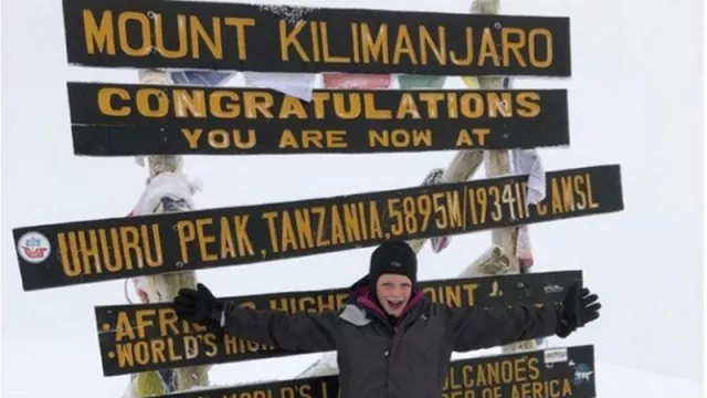 Bocah Taklukkan Kilimanjaro demi Kenang Ayah - GenPI.co