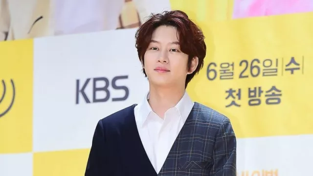 Pengakuan Kim Hee Chul Super Junior soal Rumor Gay - GenPI.co Pengakuan Kim Hee Chul Super Junior soal Rumor Gay - GenPI.co