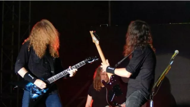 Donasi Lawan Corona, Gitar Bertanda Tangan Megadeth Siap Dilelang - GenPI.co
