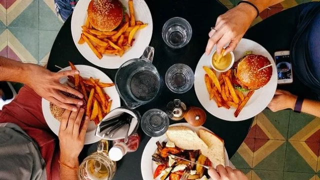 Lihat Deh Reaksi 3 Zodiak ini Saat Diajak Buka Puasa - GenPI.co Lihat Deh Reaksi 3 Zodiak ini Saat Diajak Buka Puasa - GenPI.co