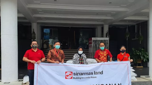 Lawan Corona, Sinar Mas Land Serahkan 1000 APD ke Pemkot Surabaya - GenPI.co