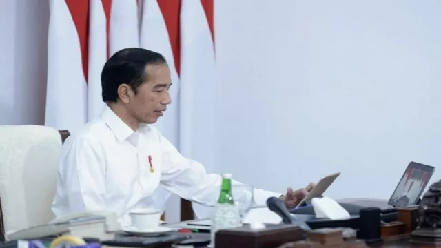 Dicueki Seminggu Sama Jokowi, Pusing Tuh Menteri - GenPI.co