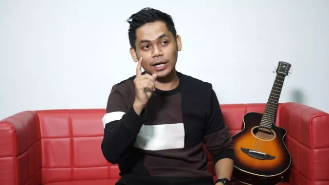 Ario Setiawan dan Band Lyla Memang Berjodoh - GenPI.co