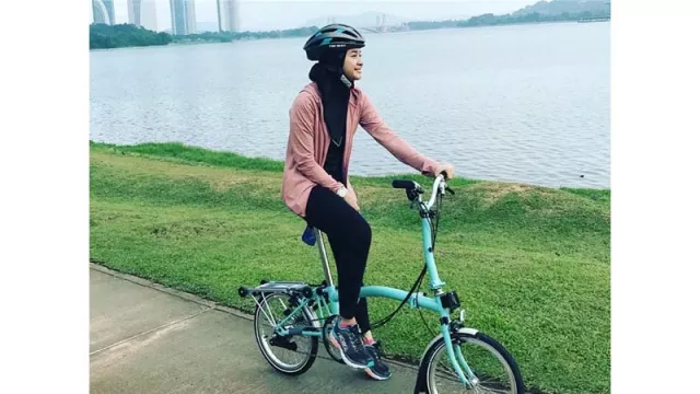 Sepeda Brompton Kado Indah Engku Emran Buat Laudya Cynthia Bella - GenPI.co