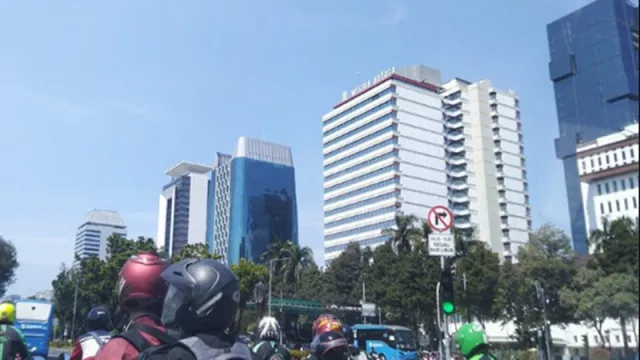 Ingin Hadirkan Jakarta Indah Berlangit Biru? Lakukan Cara Ini - GenPI.co