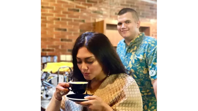 Kompak! Bella Saphira Bisnis Restoran, Anak Sambung Usaha Kafe - GenPI.co