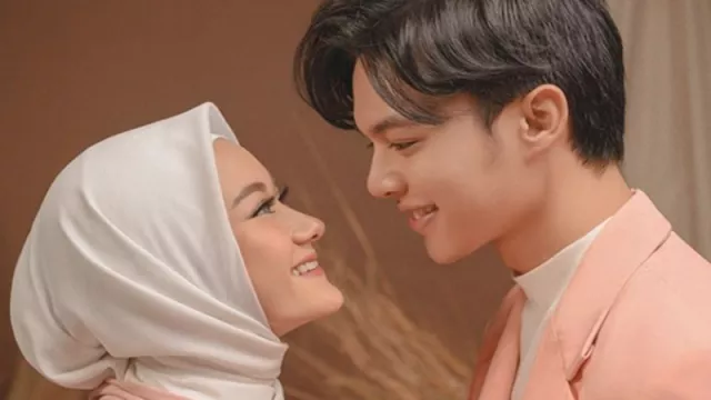 Baper! Rey Mbayang dan Dinda Hauw Main Film Bareng Perankan Ini - GenPI.co