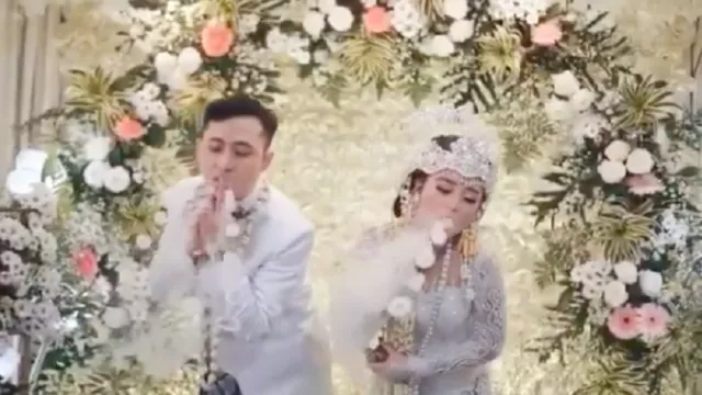 Viral, Pasangan Ini Gunakan Liquid Vape untuk Mahar Nikah - GenPI.co