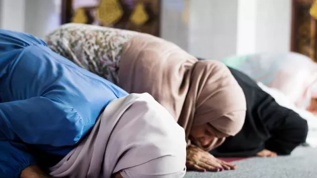 Malaysia Larang Warga Asing Salat Berjemaah di Masjid - GenPI.co