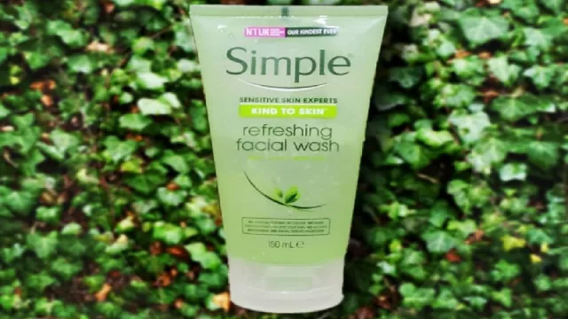 Simple Refreshing Facial Wash, Mencegah Kulit Keriput - GenPI.co