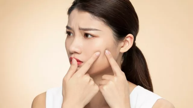 4 Kesalahan Pakai Face Scrub yang Bikin Wajah Gagal Glowing - GenPI.co