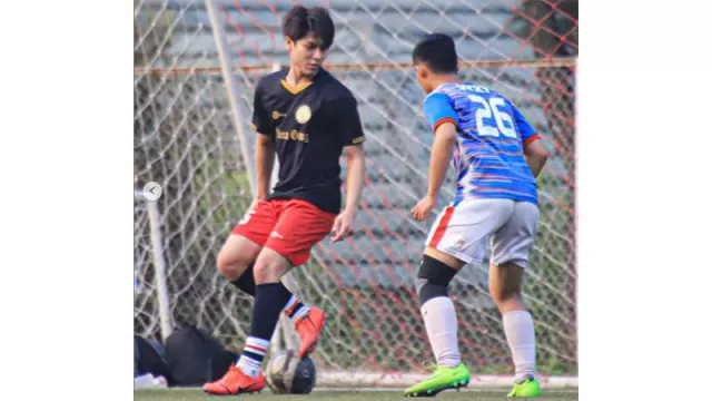 Hobi Sepak Bola, Rizky Billar Ganteng Banget Pakai Jersei - GenPI.co