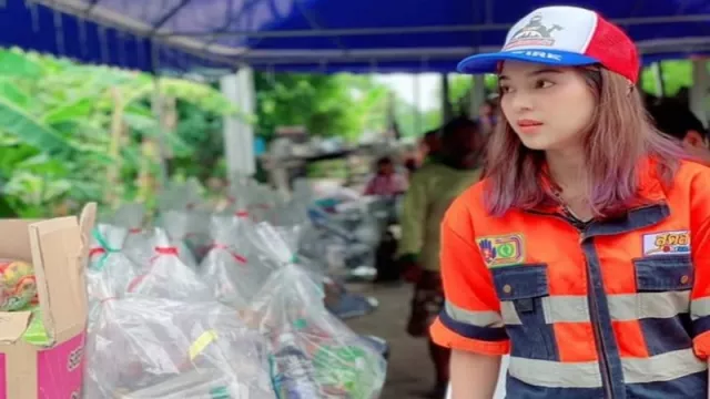 Melongo! Cewek Secantik Bidadari jadi Petugas Pemadam Kebakaran - GenPI.co Melongo! Cewek Secantik Bidadari jadi Petugas Pemadam Kebakaran - GenPI.co