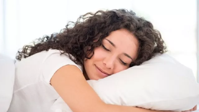 4 Cara Tepat Menggunakan Sleeping Mask yang Benar - GenPI.co