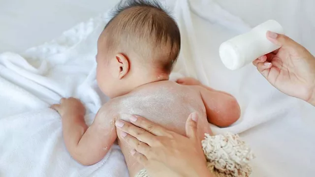 Nggak Nyangka, Bedak Tabur Bayi Punya Manfaat Luar Biasa - GenPI.co