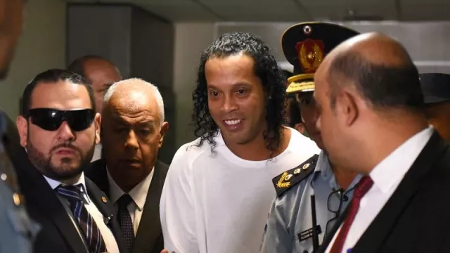 Kabar Baik! Ronaldinho Segera Bebas dari Tahanan - GenPI.co