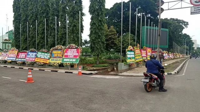 Sikat Baliho Habib Rizieq, Kodam Jaya Banjir Karangan Bunga - GenPI.co