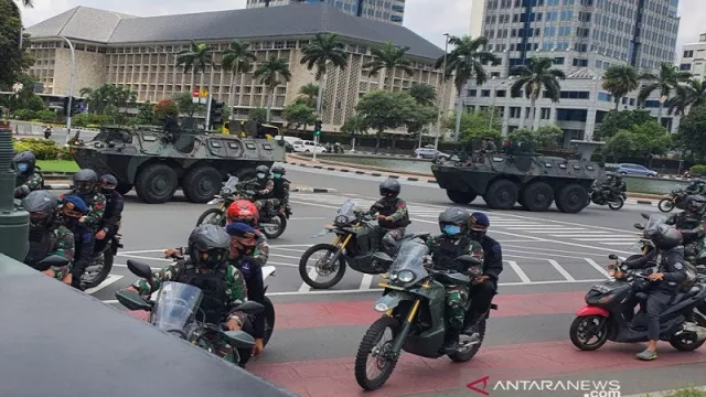Jangan Sampai Pencopotan Baliho Rizieq Citra TNI Jadi Buruk  - GenPI.co