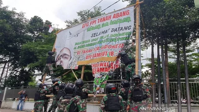 Politikus Gerindra: Pencopotan Baliho Rizieq Bukan Tugas TNI - GenPI.co