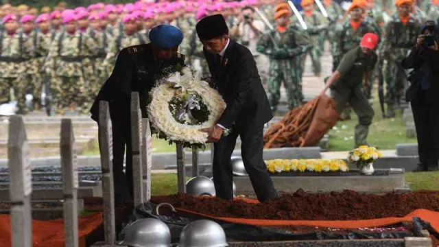 Bikin Nangis, Lagu Gugur Bunga Mengenang Jasa Pahlawan - GenPI.co