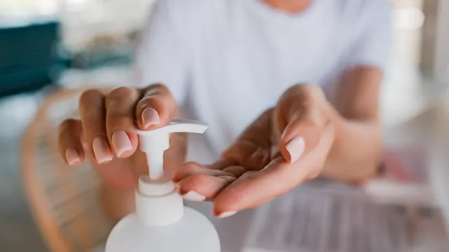 Begini Cara Memilih Hand Sanitizer yang Tepat dan Ampuh - GenPI.co