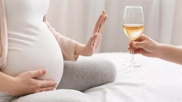 Bahaya, Ibu Hamil Minum Alkohol Bisa Bikin Bayi Cacat - GenPI.co