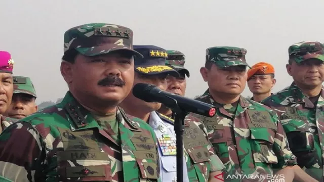 Panglima TNI Beri Semangat ke Prajurit, Sikat Habis Baliho Rizieq - GenPI.co