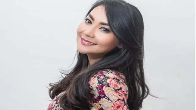 Thessa Kaunang Ultah ke-44, Potret saat Remaja Bikin Melongo! - GenPI.co