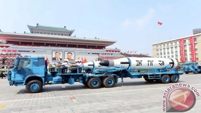 Kim Jong Un Pamer Kekuatan Parade Militer Terbesar - GenPI.co